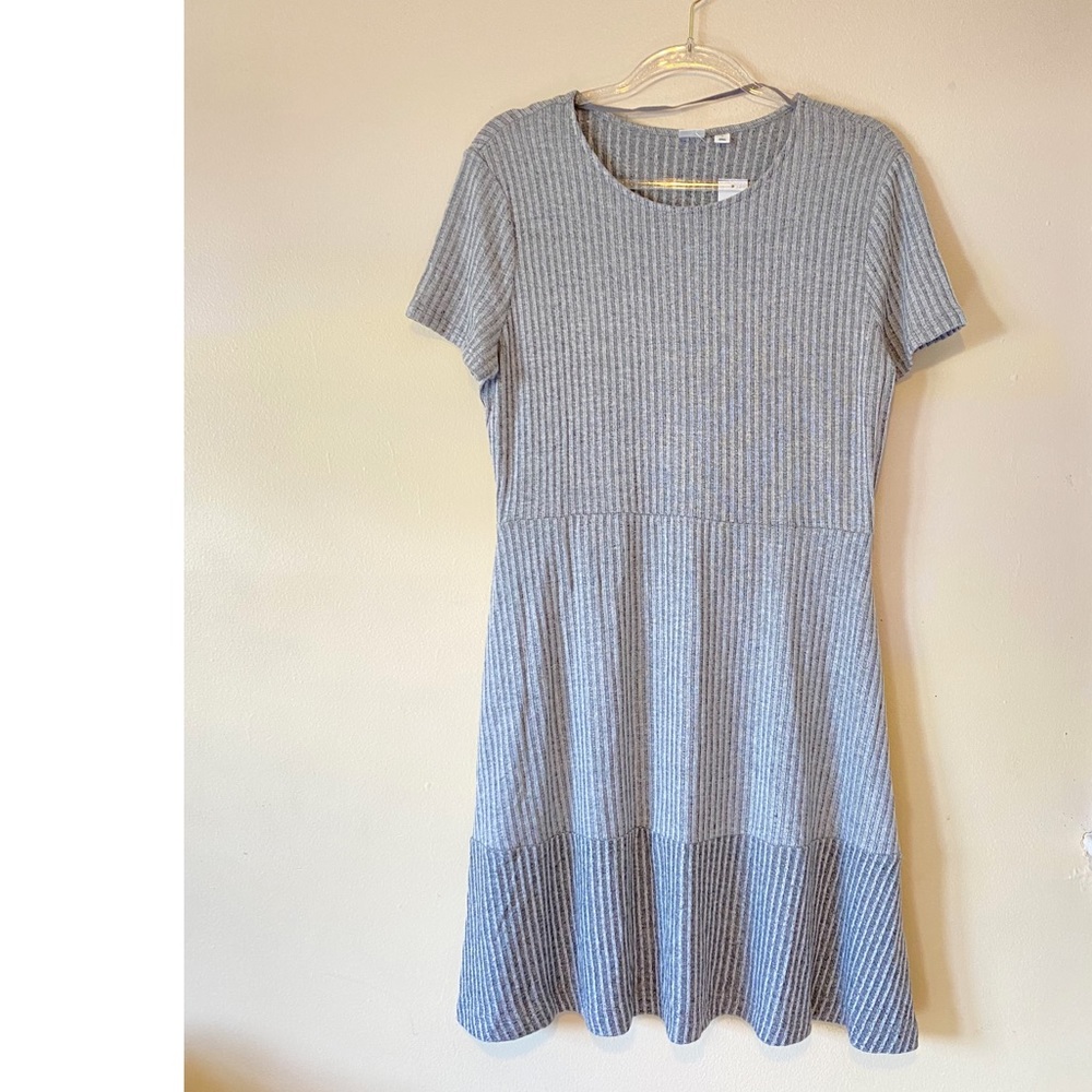 NWT Gap Short Sleeve Gray Dress - Picture 2 of 11